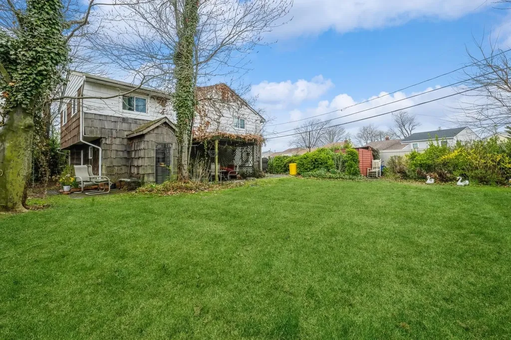 41 Bayview Place Massapequa NY 11758