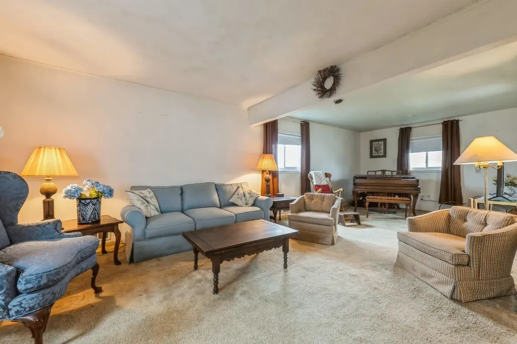 41 Bayview Place Massapequa NY 11758