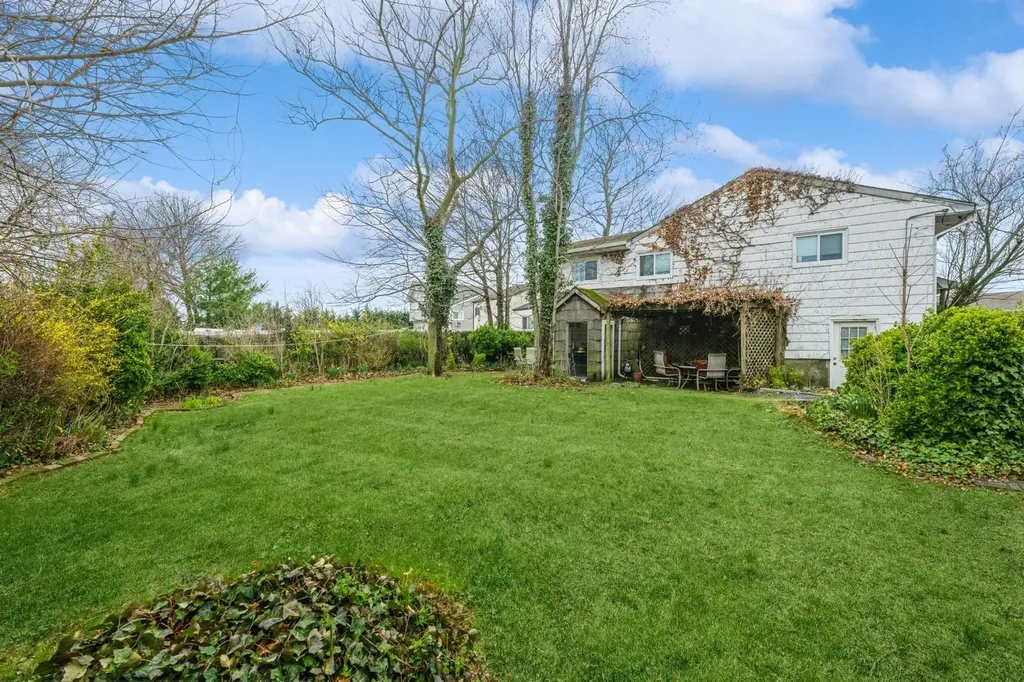 41 Bayview Place Massapequa NY 11758