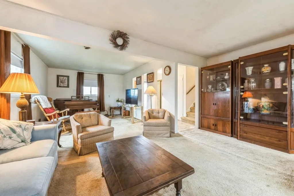 41 Bayview Place Massapequa NY 11758