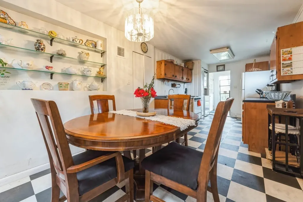 41 Bayview Place Massapequa NY 11758
