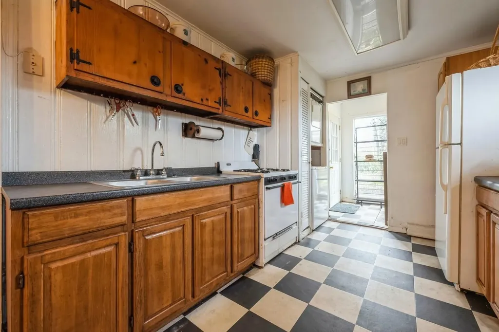 41 Bayview Place Massapequa NY 11758