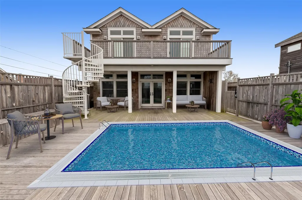 329 Bay Walk Ocean Beach NY 11770