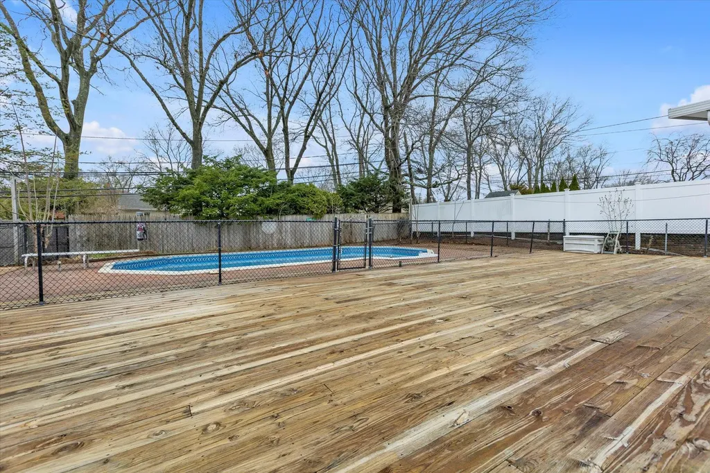 10 Weston Lane Smithtown NY 11787