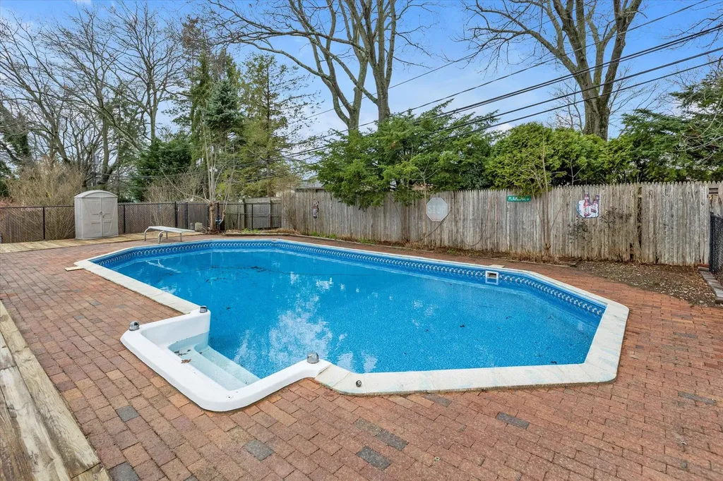 10 Weston Lane Smithtown NY 11787