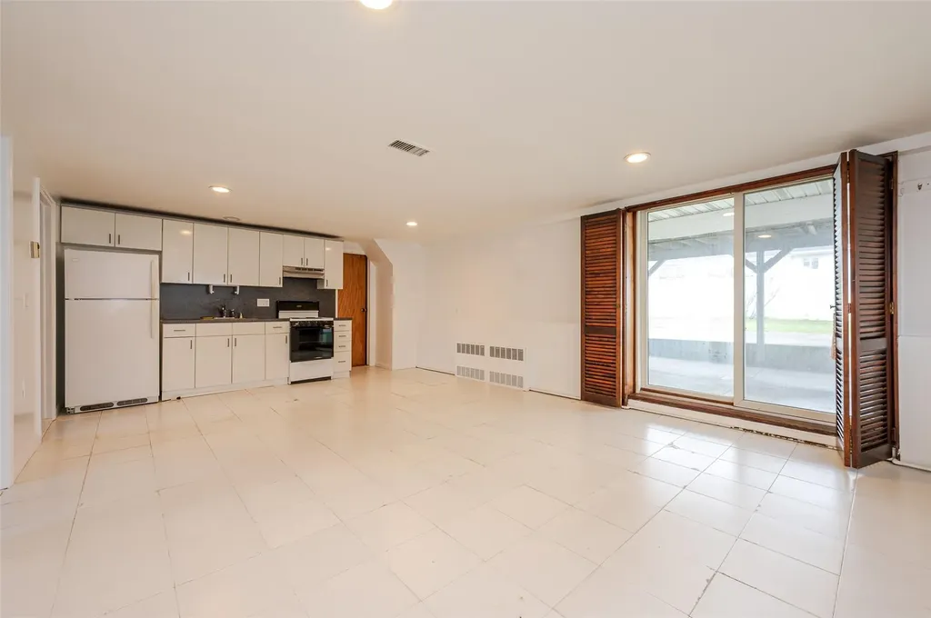 3245 Ocean Harbor Drive Oceanside NY 11572