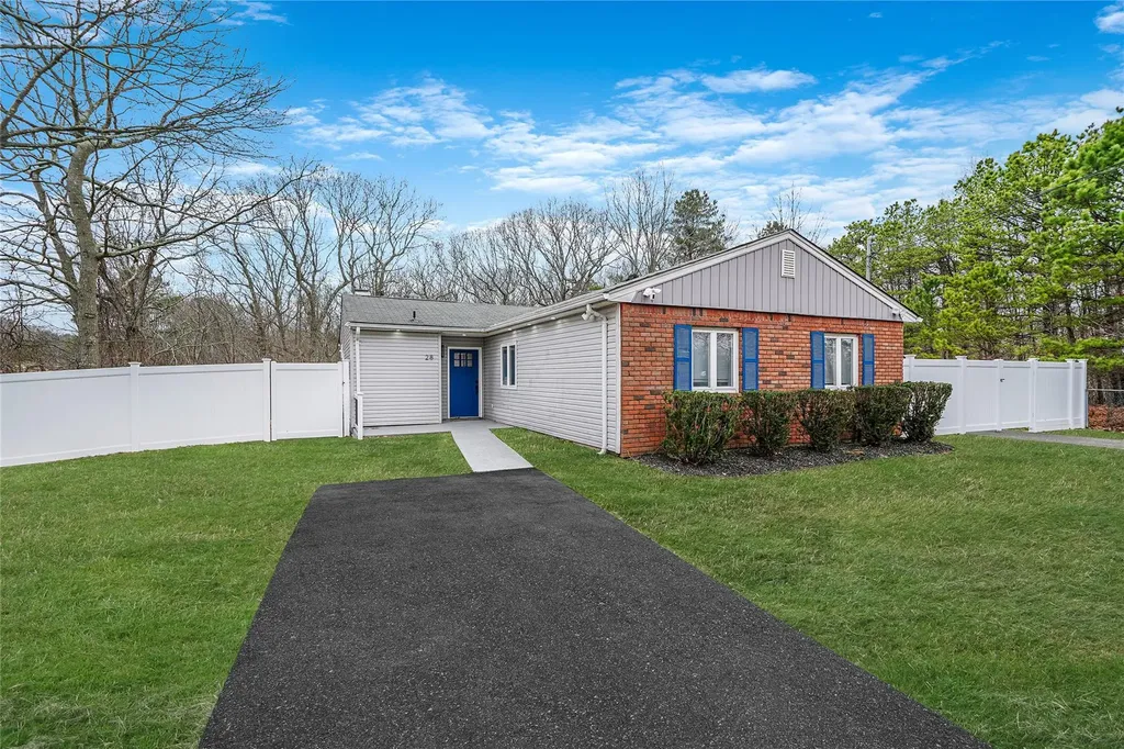 28 Shady Lane Coram NY 11727