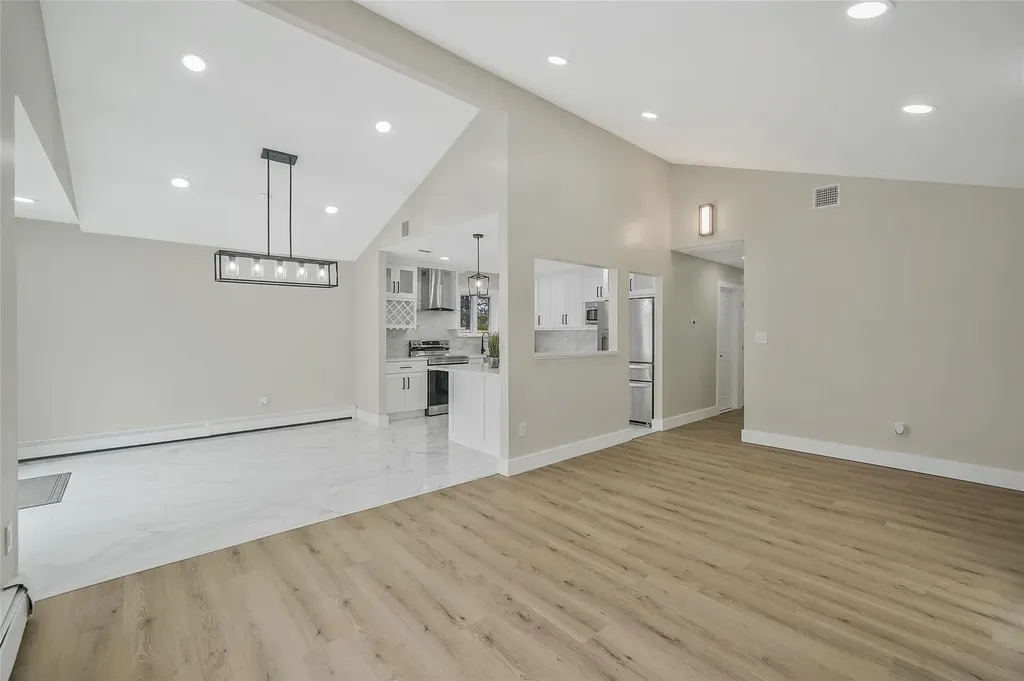 28 Shady Lane Coram NY 11727