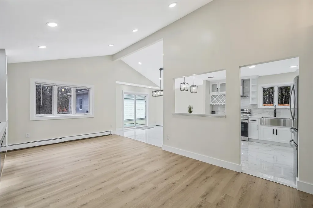 28 Shady Lane Coram NY 11727