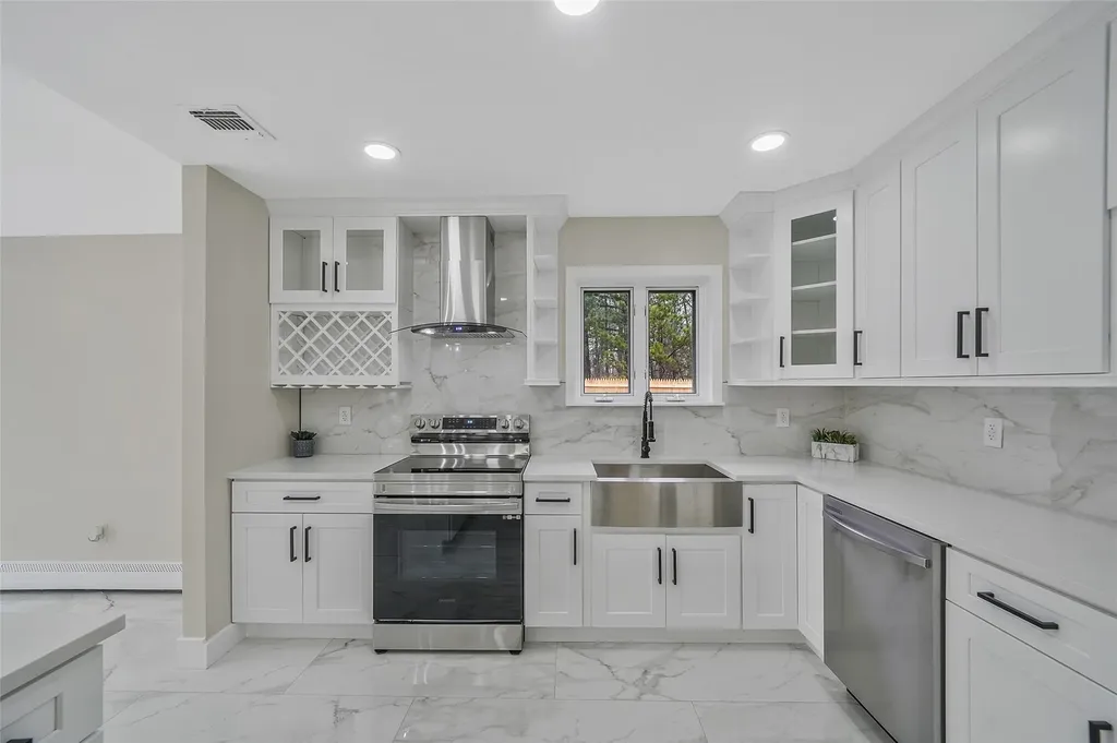 28 Shady Lane Coram NY 11727