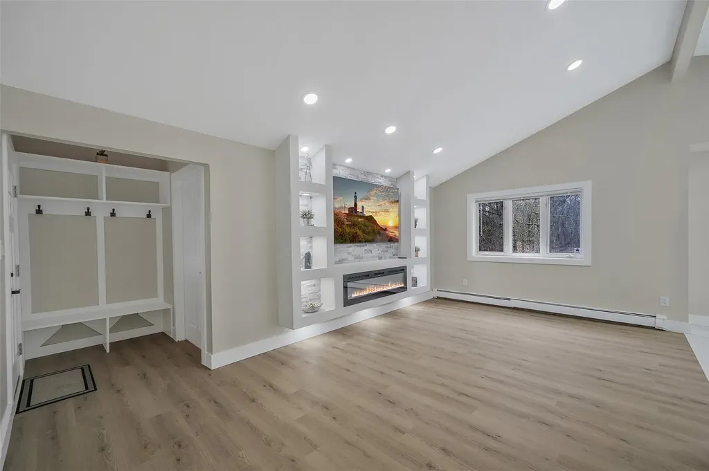 28 Shady Lane Coram NY 11727