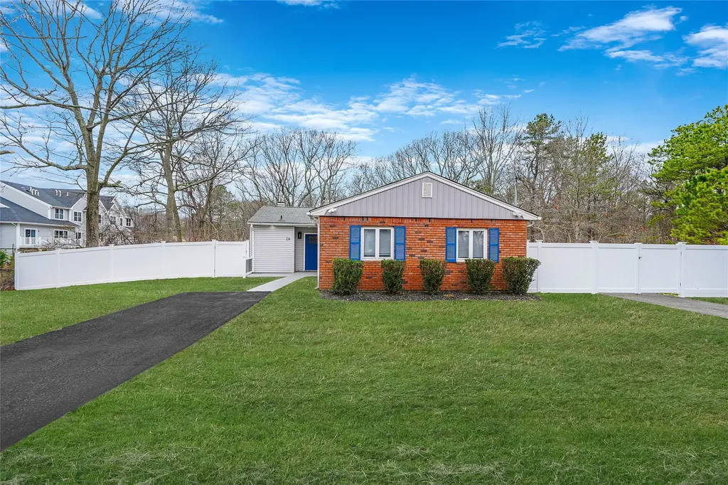 28 Shady Lane Coram NY 11727