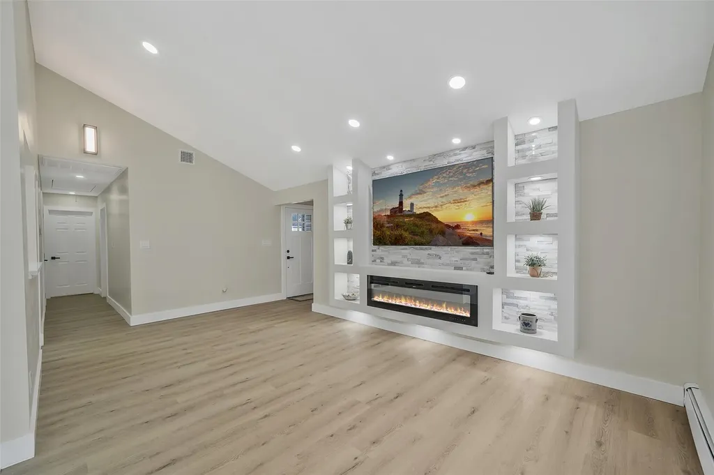 28 Shady Lane Coram NY 11727