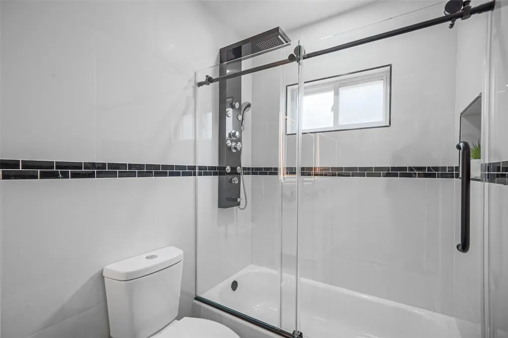 28 Shady Lane Coram NY 11727