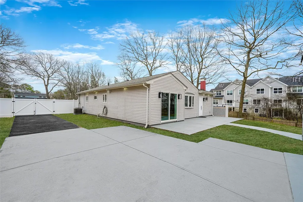 28 Shady Lane Coram NY 11727