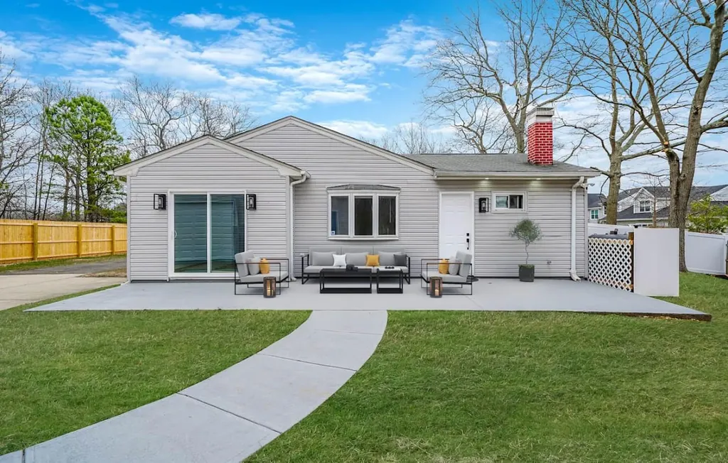 28 Shady Lane Coram NY 11727