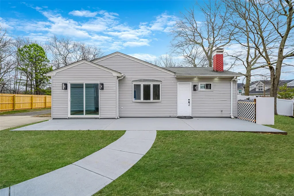 28 Shady Lane Coram NY 11727