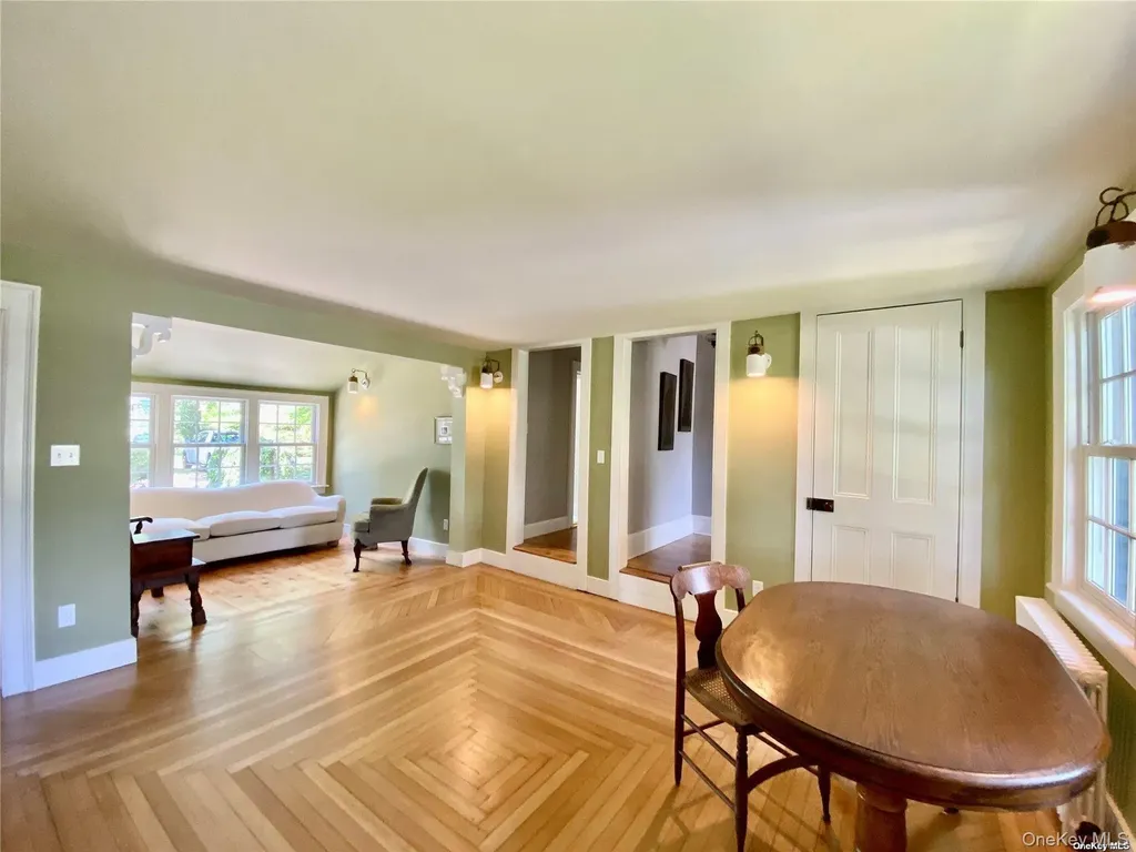 1685 Peconic Lane Peconic NY 11958