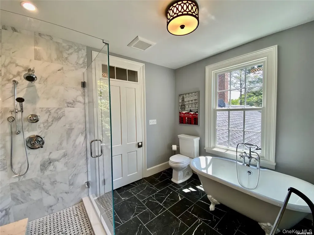 1685 Peconic Lane Peconic NY 11958