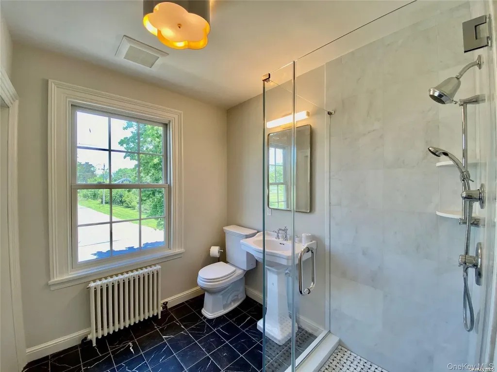 1685 Peconic Lane Peconic NY 11958