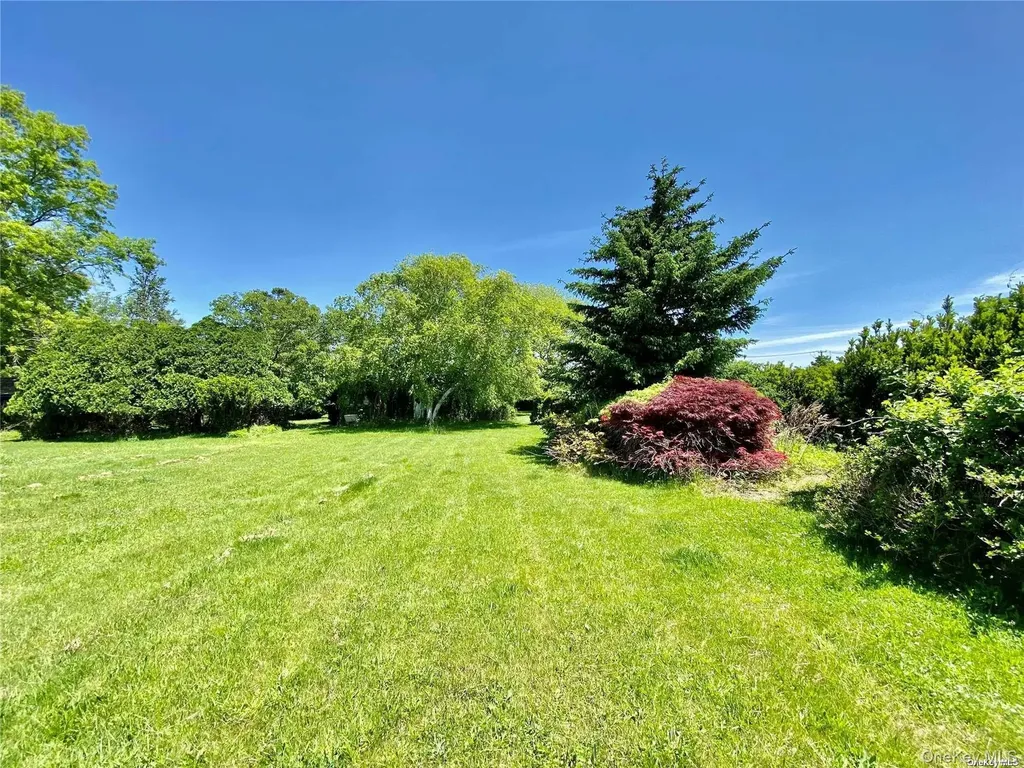 1685 Peconic Lane Peconic NY 11958