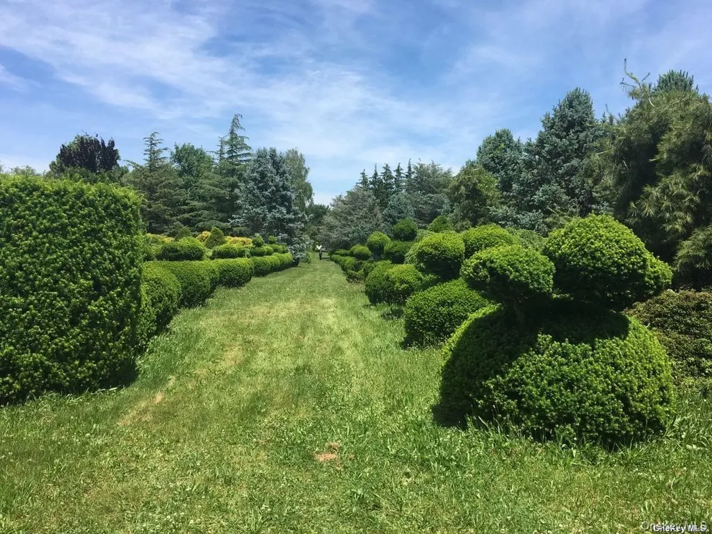 1685 Peconic Lane Peconic NY 11958