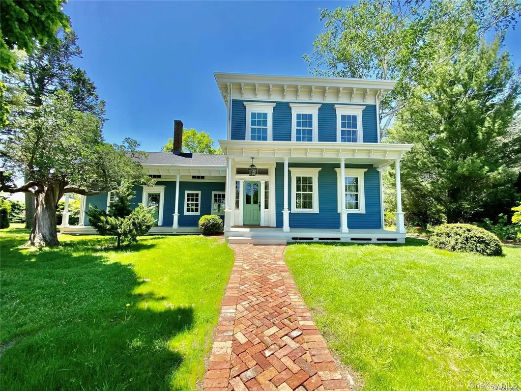 1685 Peconic Lane Peconic NY 11958