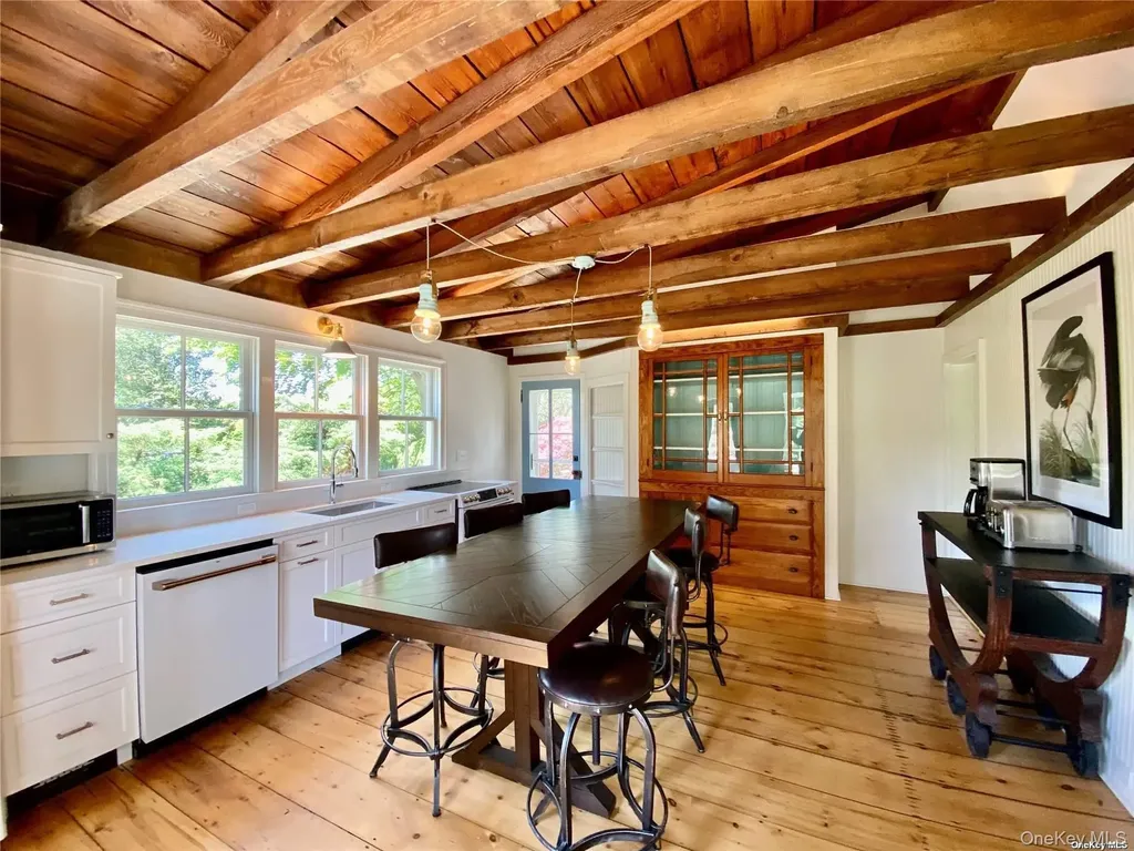 1685 Peconic Lane Peconic NY 11958