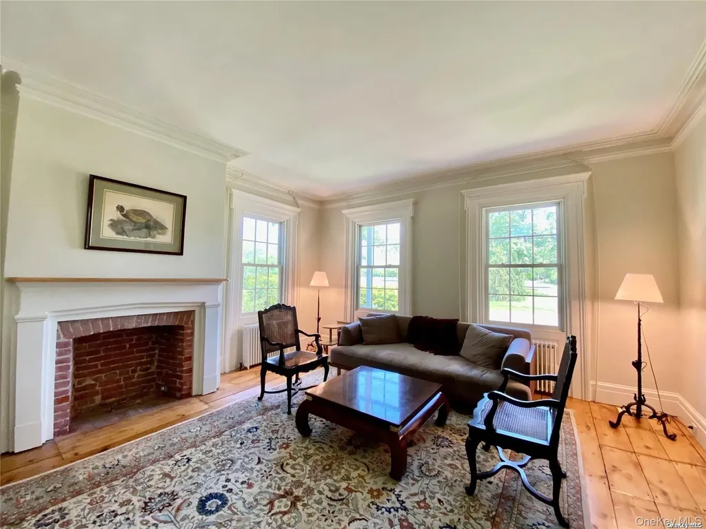 1685 Peconic Lane Peconic NY 11958