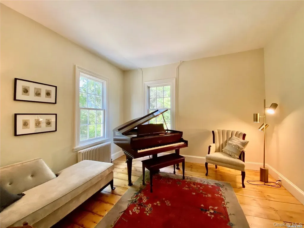 1685 Peconic Lane Peconic NY 11958