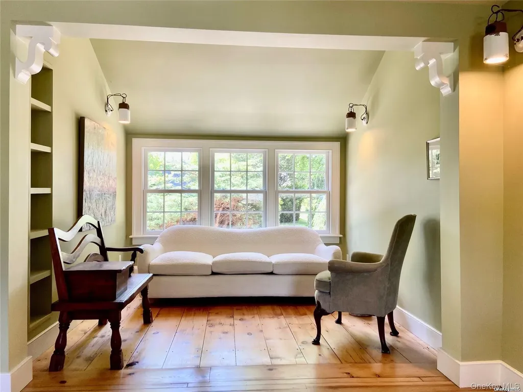 1685 Peconic Lane Peconic NY 11958
