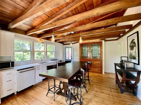 1685 Peconic Lane Peconic NY 11958