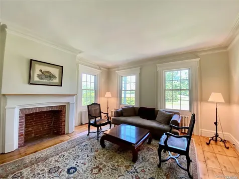 1685 Peconic Lane Peconic NY 11958