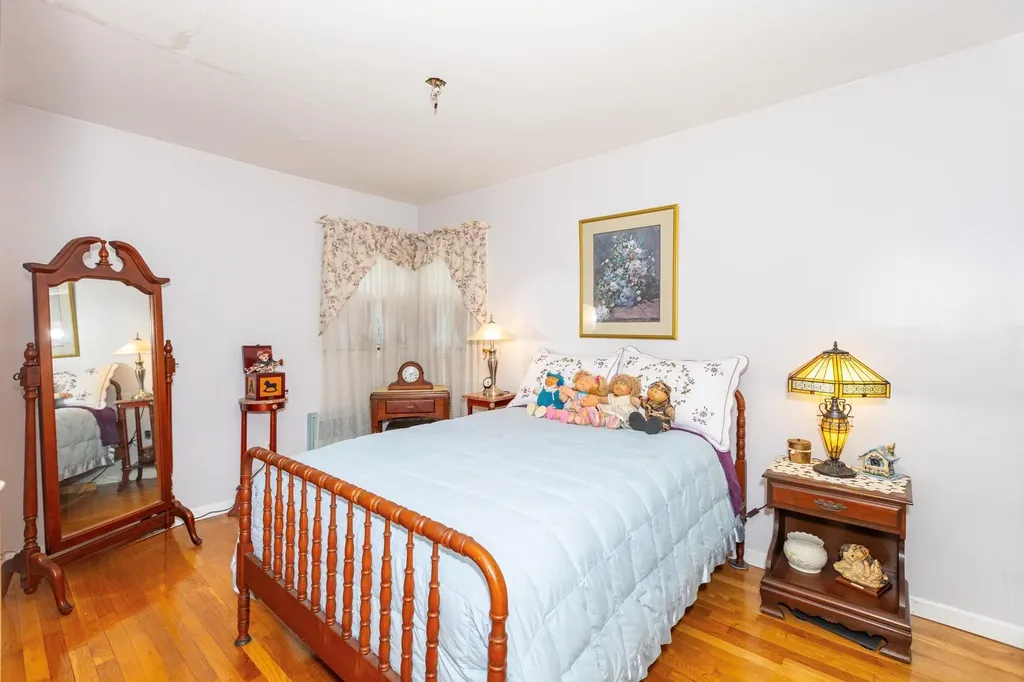 233 45th Street Lindenhurst NY 11757