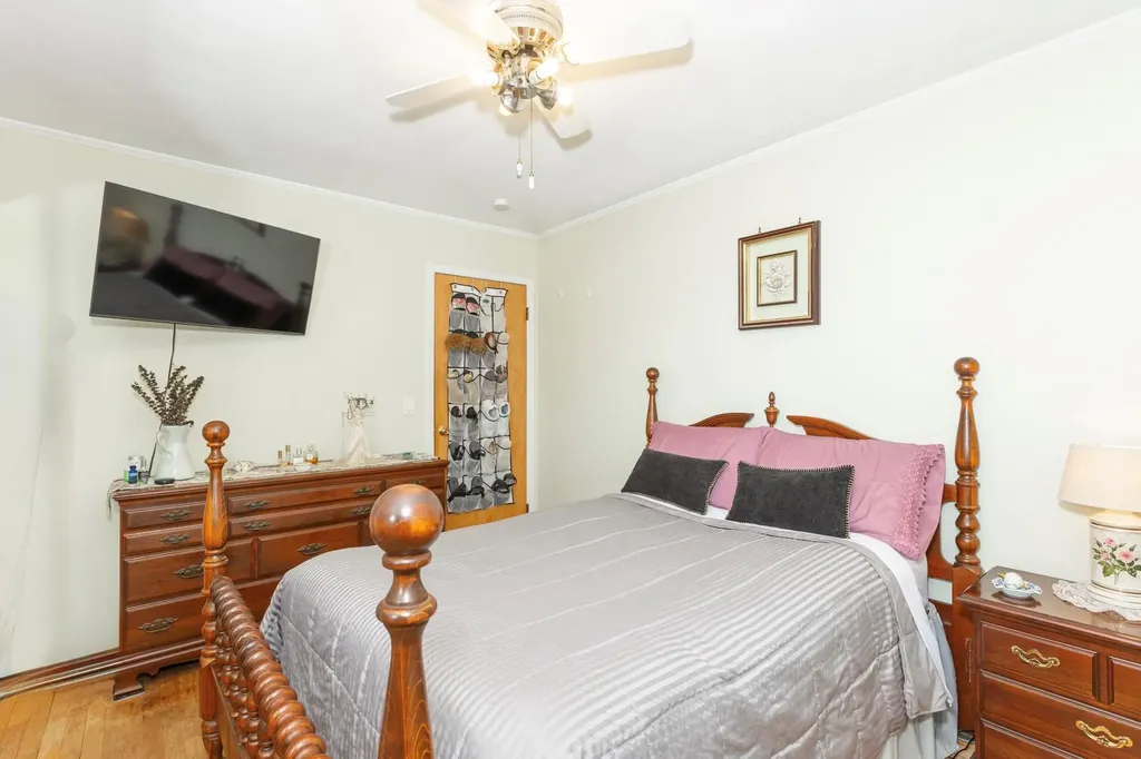 233 45th Street Lindenhurst NY 11757