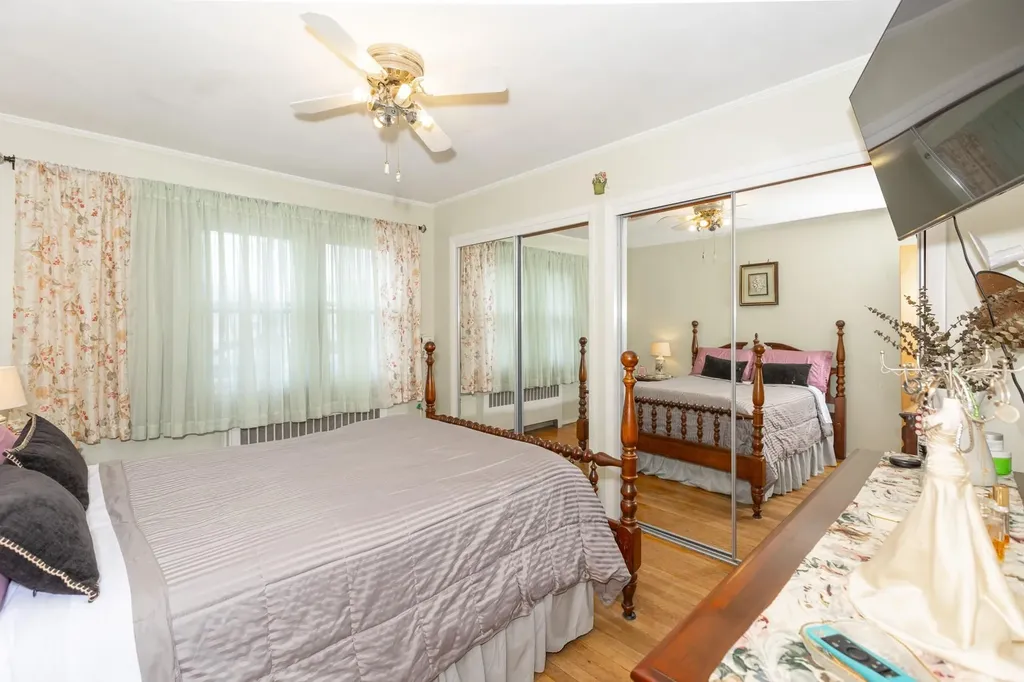 233 45th Street Lindenhurst NY 11757
