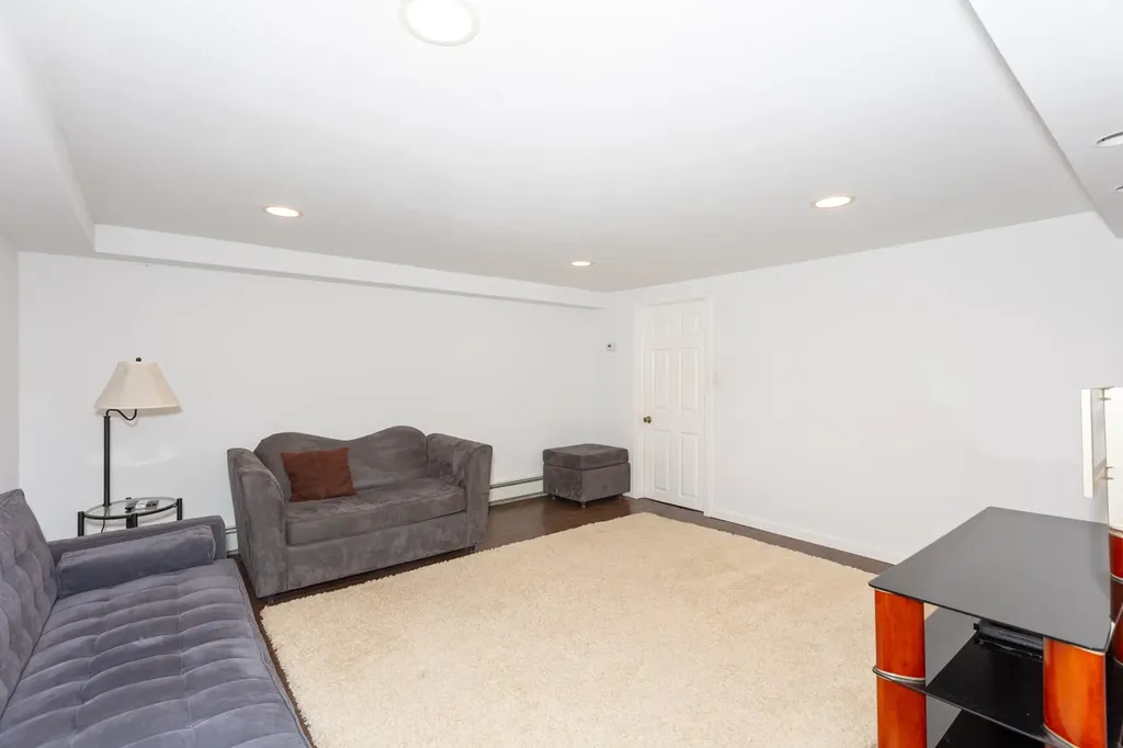 233 45th Street Lindenhurst NY 11757