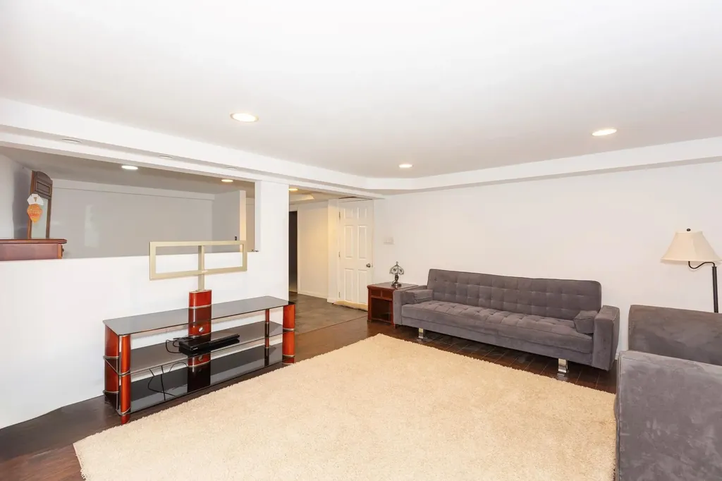 233 45th Street Lindenhurst NY 11757