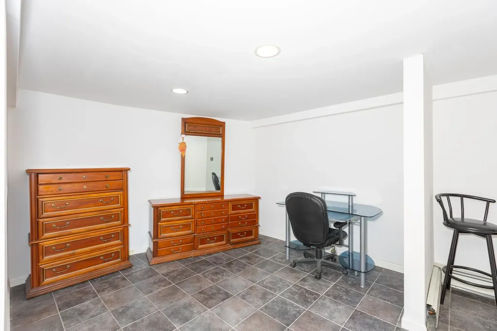 233 45th Street Lindenhurst NY 11757
