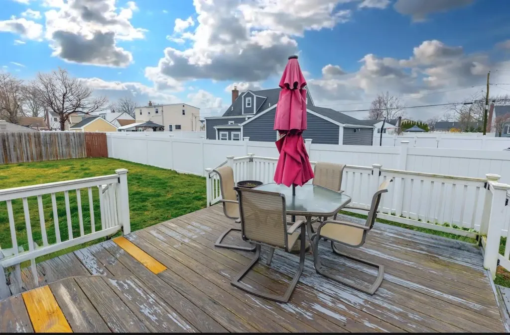 233 45th Street Lindenhurst NY 11757