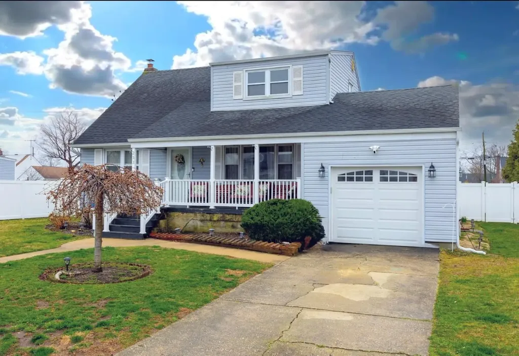 233 45th Street Lindenhurst NY 11757