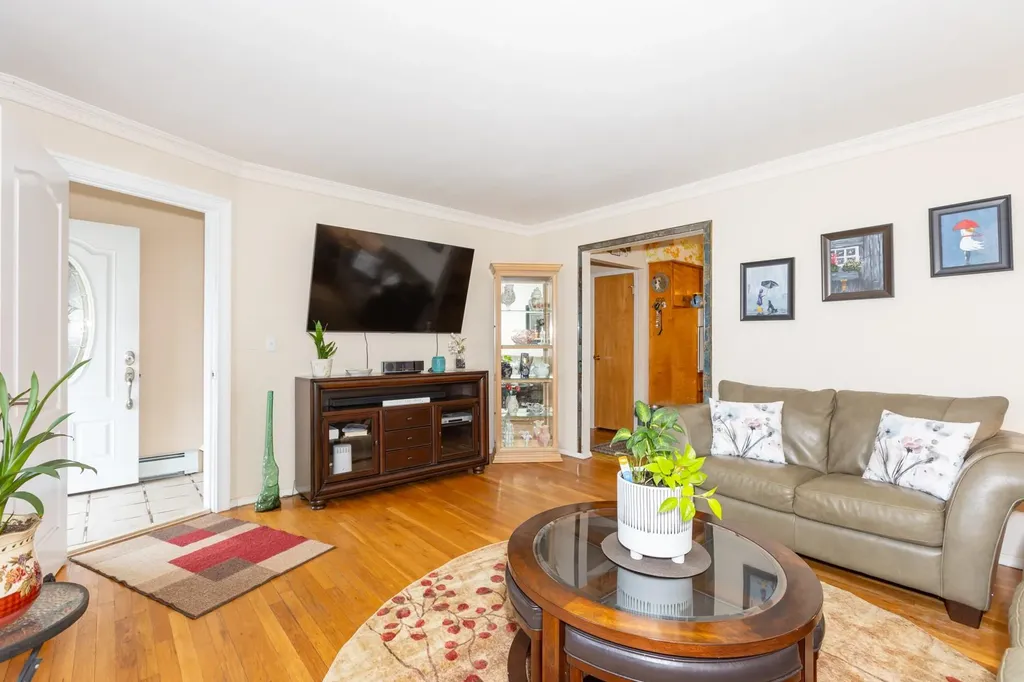 233 45th Street Lindenhurst NY 11757