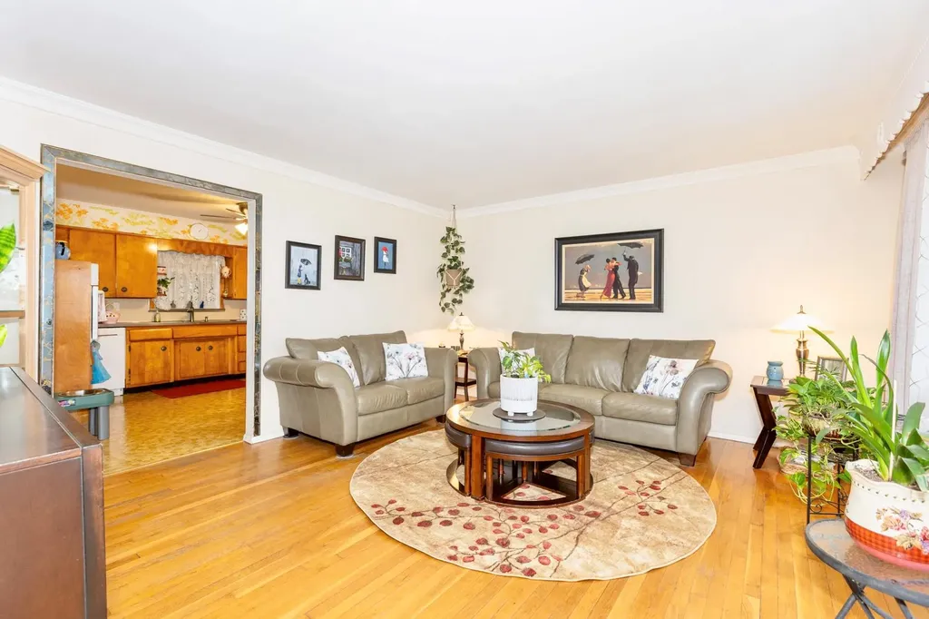 233 45th Street Lindenhurst NY 11757