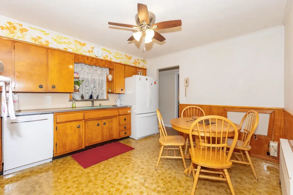 233 45th Street Lindenhurst NY 11757