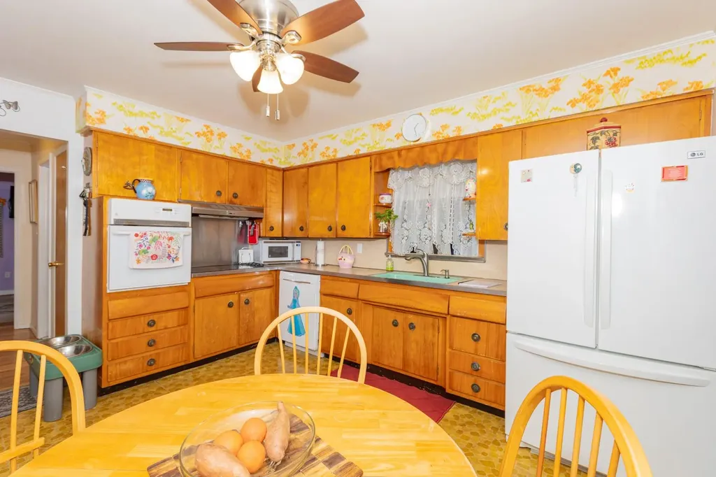 233 45th Street Lindenhurst NY 11757