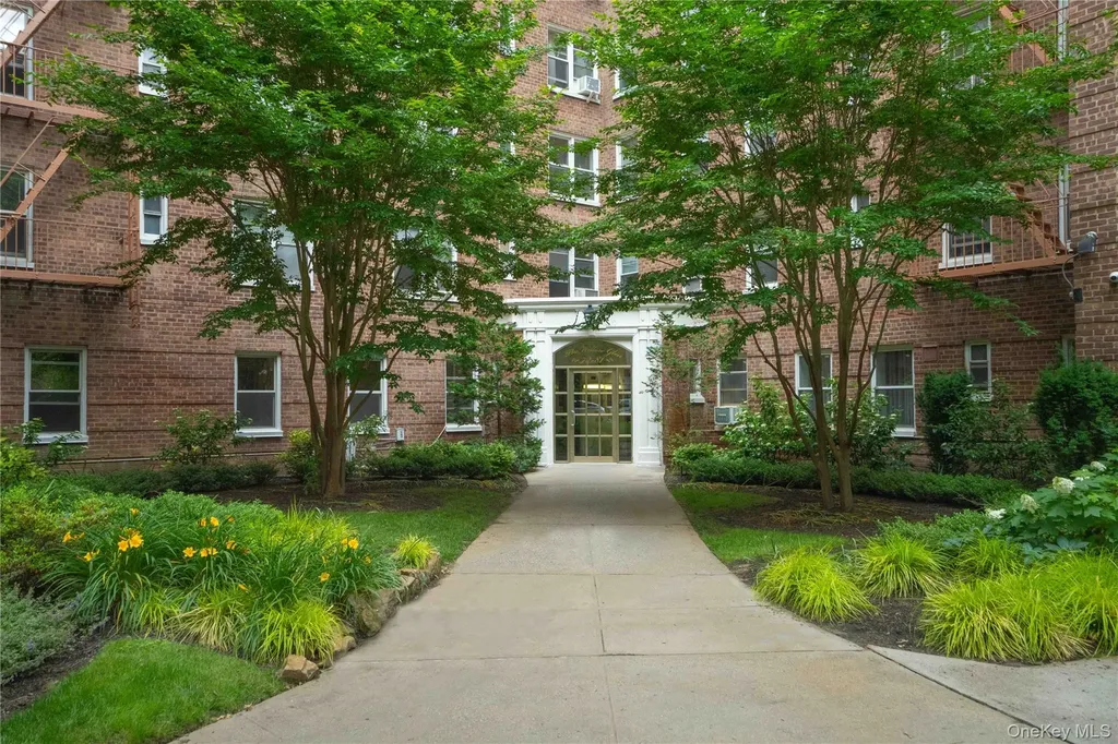 72-81 113th Streets Forest Hills NY 11375