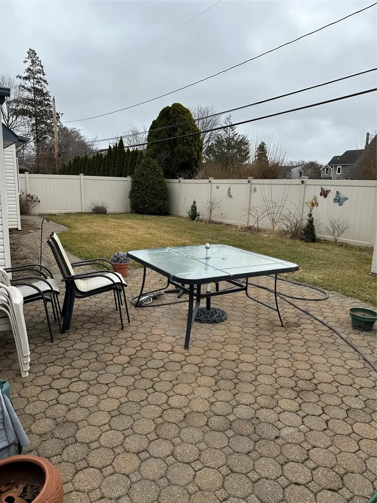 59 Pilgrim Lane Westbury NY 11590