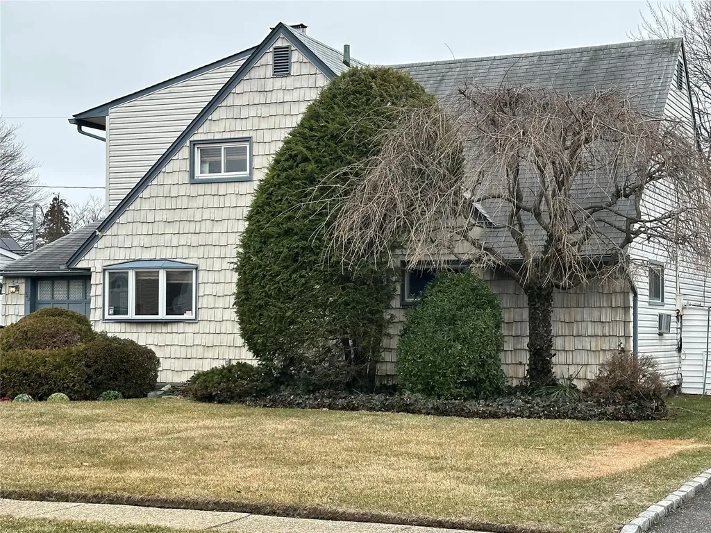 59 Pilgrim Lane Westbury NY 11590