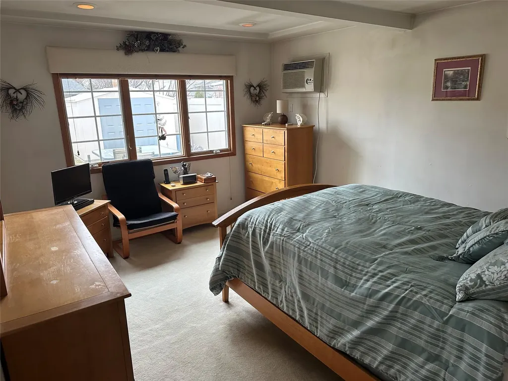 59 Pilgrim Lane Westbury NY 11590
