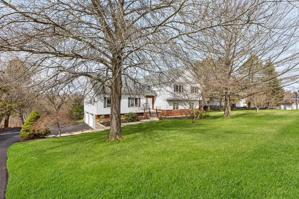 19 Hart Drive Poughkeepsie NY 12603